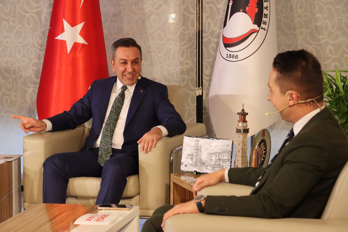 sungurlubld19's tweet photo. Sungurlu; tarihiyle, kültürüyle, tarımıyla ve artık sanayisiyle iki tepenin (Manastır ve Sarıtepe) ve üç derenin (Budaközü, Diği, Akçay) arasına sıkışmayacak, sıkıştırılamayacak kadar büyük bir şehirdir.

Muhsin DERE
Sungurlu Belediye Başkanı https://t.co/UYzmwaUkc2