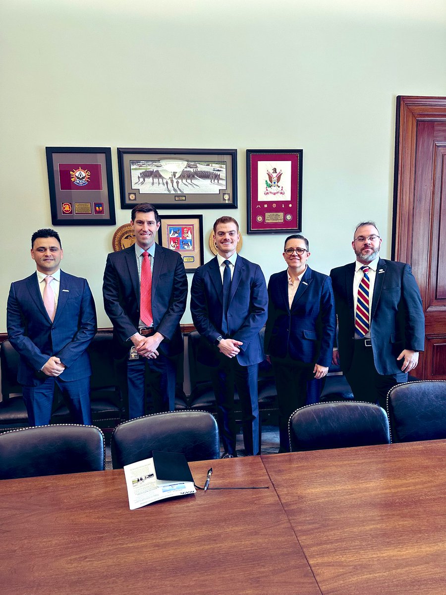 yousi48099's tweet image. Met with Senator Joni Ernst’s staff—good people who listened. We urged the senator to push for resuming the paused SIV program and bring it to the president’s attention. Productive conversation.