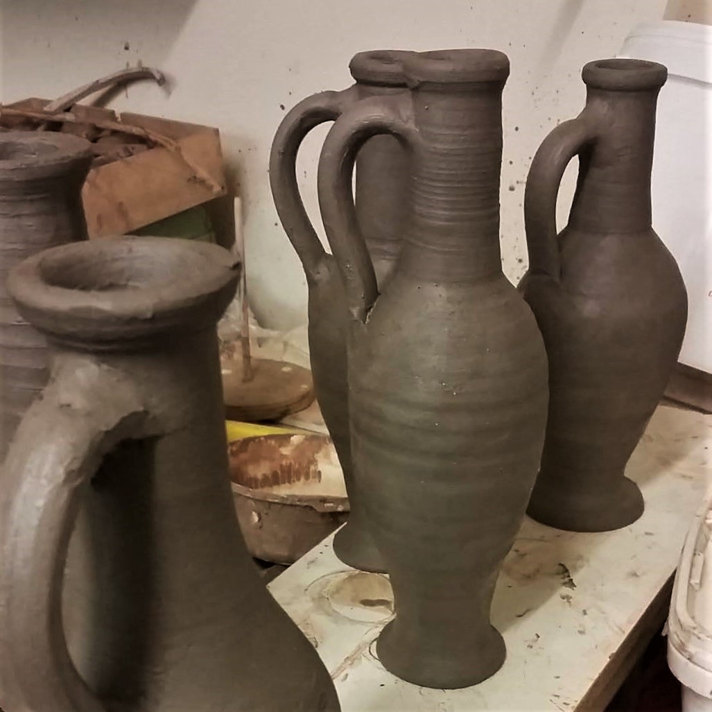 🏛️ Branding, Roman Style! ✨
Before Nike &amp; Amazon, branding was key—just ask the Romans! This Garum flask was the gold standard of fish sauce, even making it into Pompeian mosaics. Now, you can own a piece of ancient marketing genius! 🐟Get yours here: 👉 potted-history.co.uk