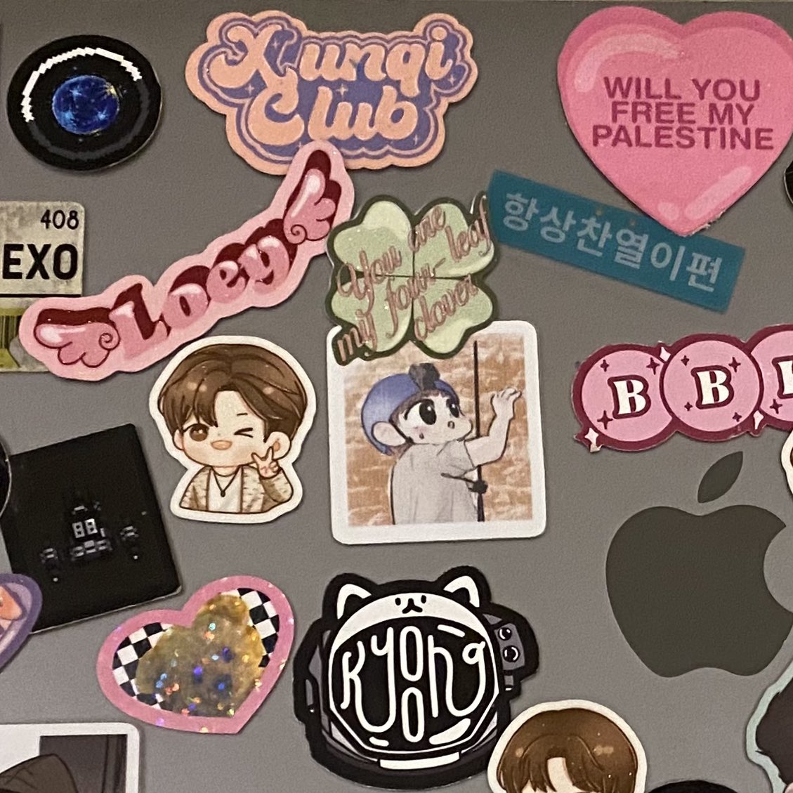 finally they’re in my hands <a href="/loeyforthewin/">loeyforthewin♡</a> 🫶🏼🫶🏼 thank you for the free gifts as well! i have new keyrings and stickers to add in my collection now hehe