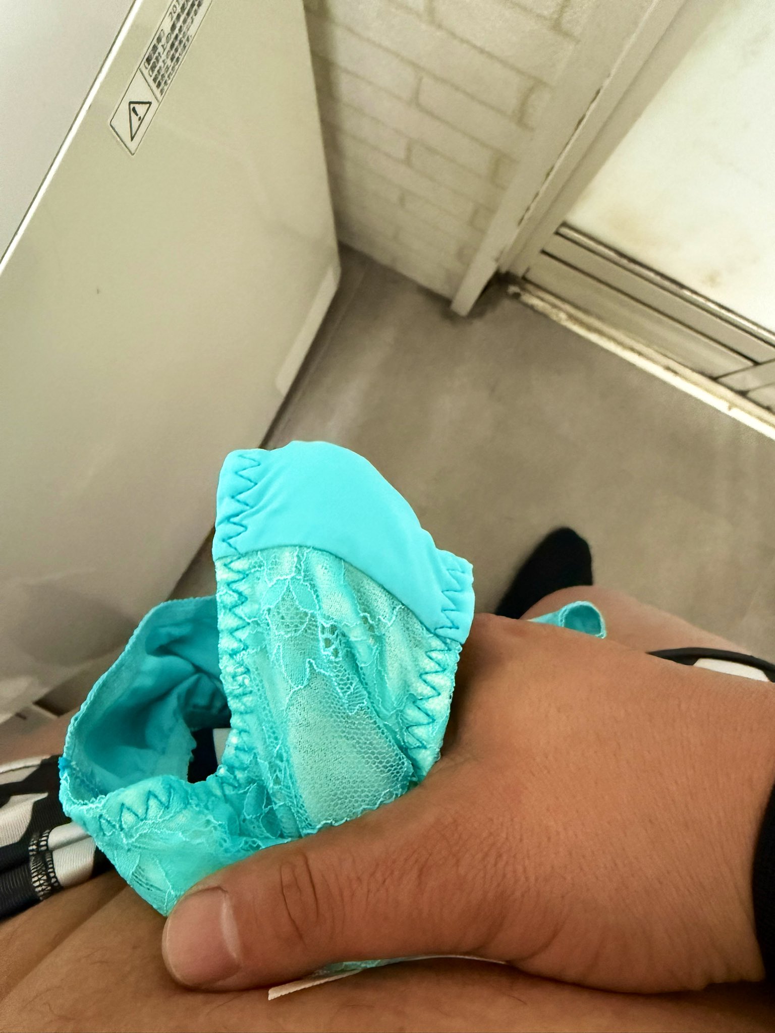 gcolle シミパン HONEYsPOT PPV bomb356 花柄膝下スカートの色白美肌OLさんの純白くいこみ生 エスカめくり Bomb356.mp4 |  MissJAV.com