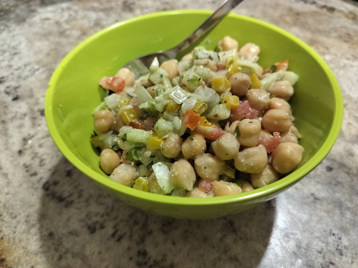 NarmadaAmu's tweet image. Health conscious me !! 🤞
#Salad 🥗 #ChickpeaSalad
Recipie from #Pintrest 😘