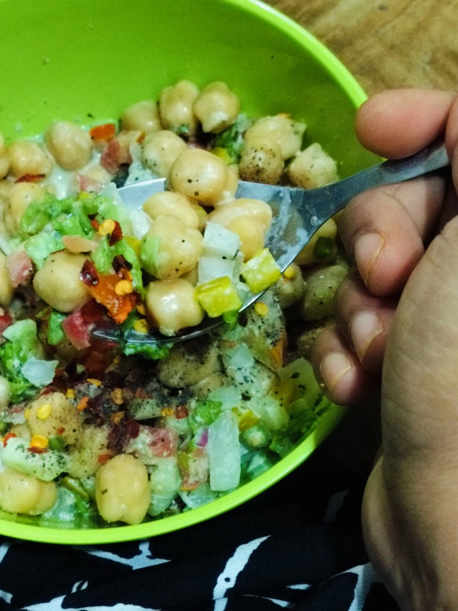 NarmadaAmu's tweet image. Health conscious me !! 🤞
#Salad 🥗 #ChickpeaSalad
Recipie from #Pintrest 😘