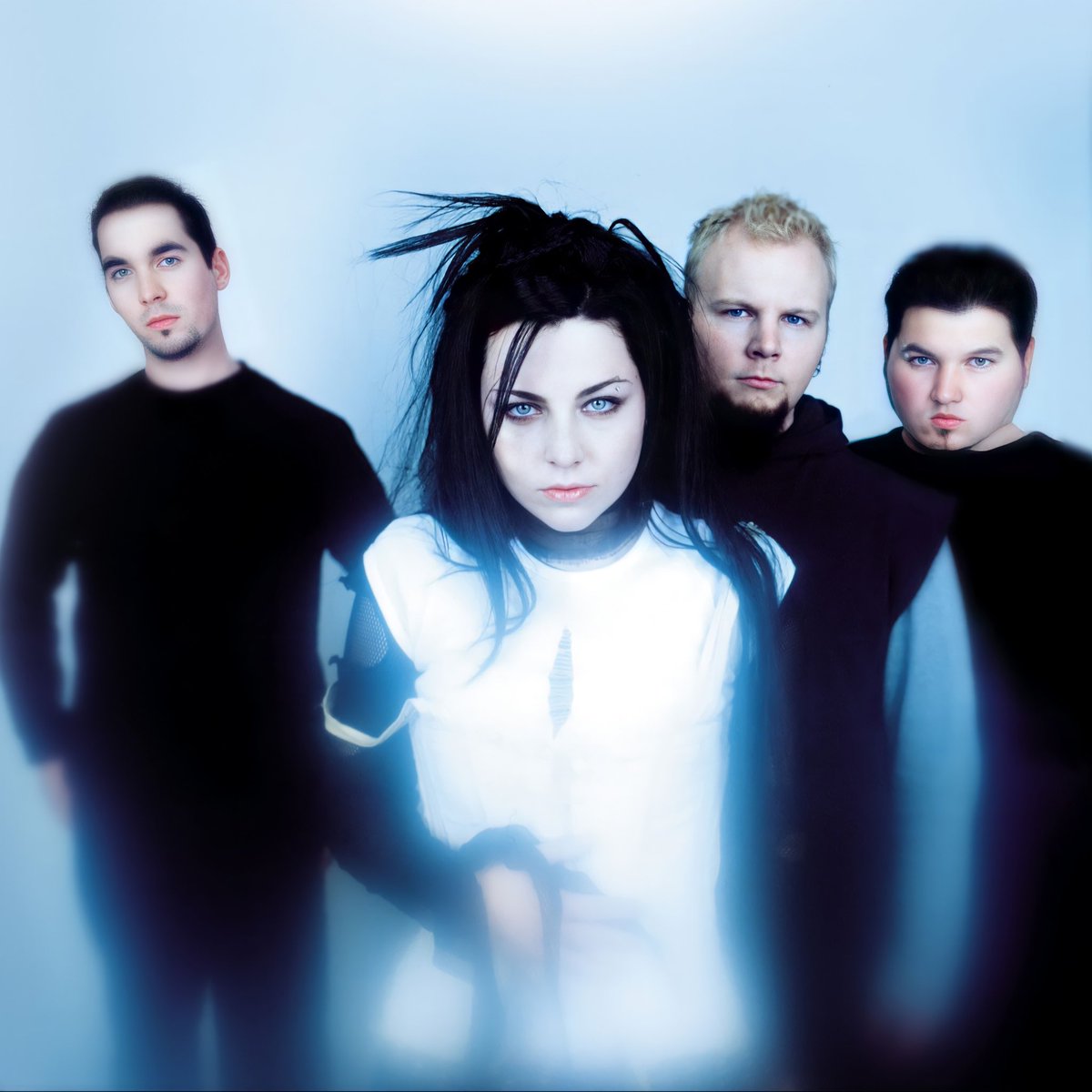 AmyLeeEVCrave's tweet photo. 22 years ago today, Evanescence released their debut studio album “Fallen”. The album, which is now certified diamond in the US for selling over 10 million copies in the country, delivered now classic hits like “Bring Me To Life” &amp; “My Immortal”.

#WorldEvanescenceDay https://t.co/WLZcfcyuFF