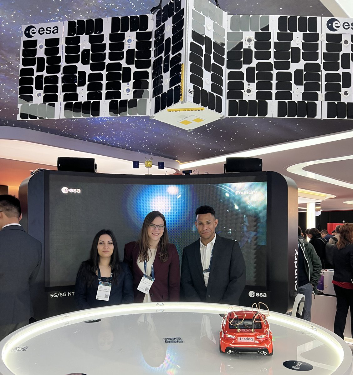 Darwin Innovation Group (@darwininnovate) on Twitter photo It's the second day of #MWC25! Here are some photographs from the <a href="/esa/">European Space Agency</a> and <a href="/spacegovuk/">UK Space Agency</a> stands, with a couple of glimpses of the Darwin video playing in the UKSA showcase. It's the second day of #MWC25! Here are some photographs from the <a href="/esa/">European Space Agency</a> and <a href="/spacegovuk/">UK Space Agency</a> stands, with a couple of glimpses of the Darwin video playing in the UKSA showcase.