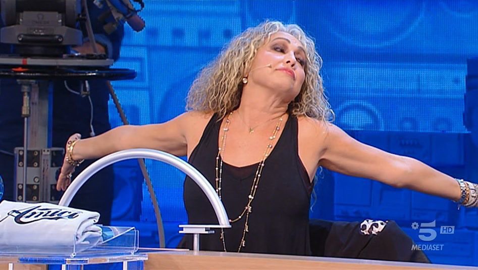 duevite123's tweet photo. Criticare Gianmarco per il trono noioso fa capire che tanta gente il programma non l'ha mai visto.
Troni avvincenti già dopo un mese non ce ne sono mai stati, nemmeno quello di Mart1ina #Uominiedonne https://t.co/caUnMLde0G
