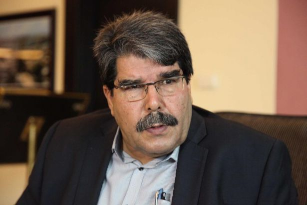 AdelinaSfishta's tweet photo. Son nokta..
Salih Müslim; Öcalan'ın silah bırakma çağrısı YPG'yi kapsamıyor
Biz Türkiye'ye hiç silah çekmedik. YPG Türkiye'ye karşı kurulmadı, PKK'nın da bir parçası değil. Suriye'de kendi varlığını korumak ve IŞİD'le mücadele için kuruldu.
Bizim için "ateş kesin muhatabı" Suriye'deki hükümet.
Şam'da demokratik rejim kurulduğunda biz de Suriye ordusunun parçası oluruz.