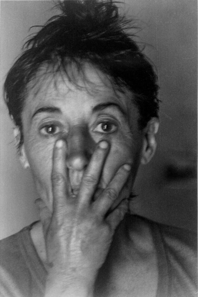 letargoed's tweet image. LTRGO ENTREVISTAS 

Julia Toro: "Hay que faltarle el respeto al cuaderno”

“No se puede echar de menos lo que pudo haber sido (...) Sin embargo, a veces te espero. Y en la mitad de la noche siento detenerse el tiempo en el camino”.

Lee la entrevista: letargo.cl/Julia-Toro