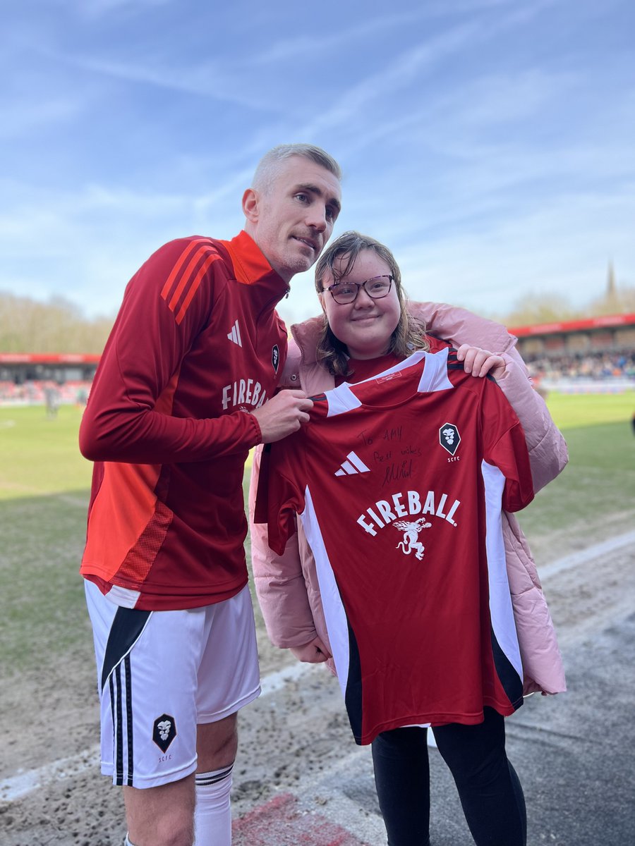 Foundation92's tweet photo. On Saturday, @SalfordCityFC's @Mattylund21 gave SCFC fan Amy a signed home shirt and also gave her his match-worn shirt at full-time! 🙌

Amy, a devoted Ammies follower and a big Lundy fan, is set to undergo a major surgery this month.

We're all wishing you the best in your operation and recovery, Amy ❤️

#PLFansFund