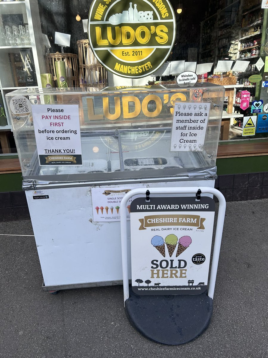 EpicerieLudo's tweet image. Such a beautiful day over #Chorlton today, our ice cream parlour outside. 7 flavours @CheshireFarm1 to choose from. Fancy a scoop or two, come & visit us on Beech Rd! ☀️🍦❤️
