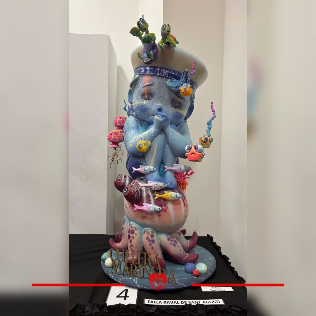 Un xiquet mariner
a l’exposició ha arribat,
per poder-nos mostrar
tot el que hi ha baix la mar 🐠

*Ninot presentat per a l’exposició de ninots de Cullera.

#FRSA #Falles2025