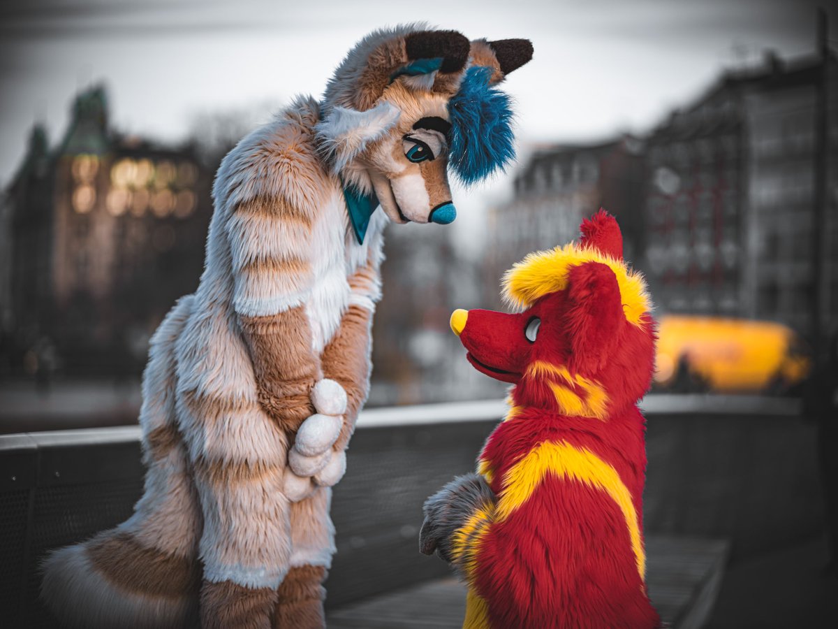 <a href="/Fusselgenerator/">Sereas</a> you know exactly what that red good boy want from you. 😋

Of course a gin-tonic!!! You weren't thinking about anything else?!?

📸 <a href="/Nico_deer/">Nico 🔜 GLC</a>
