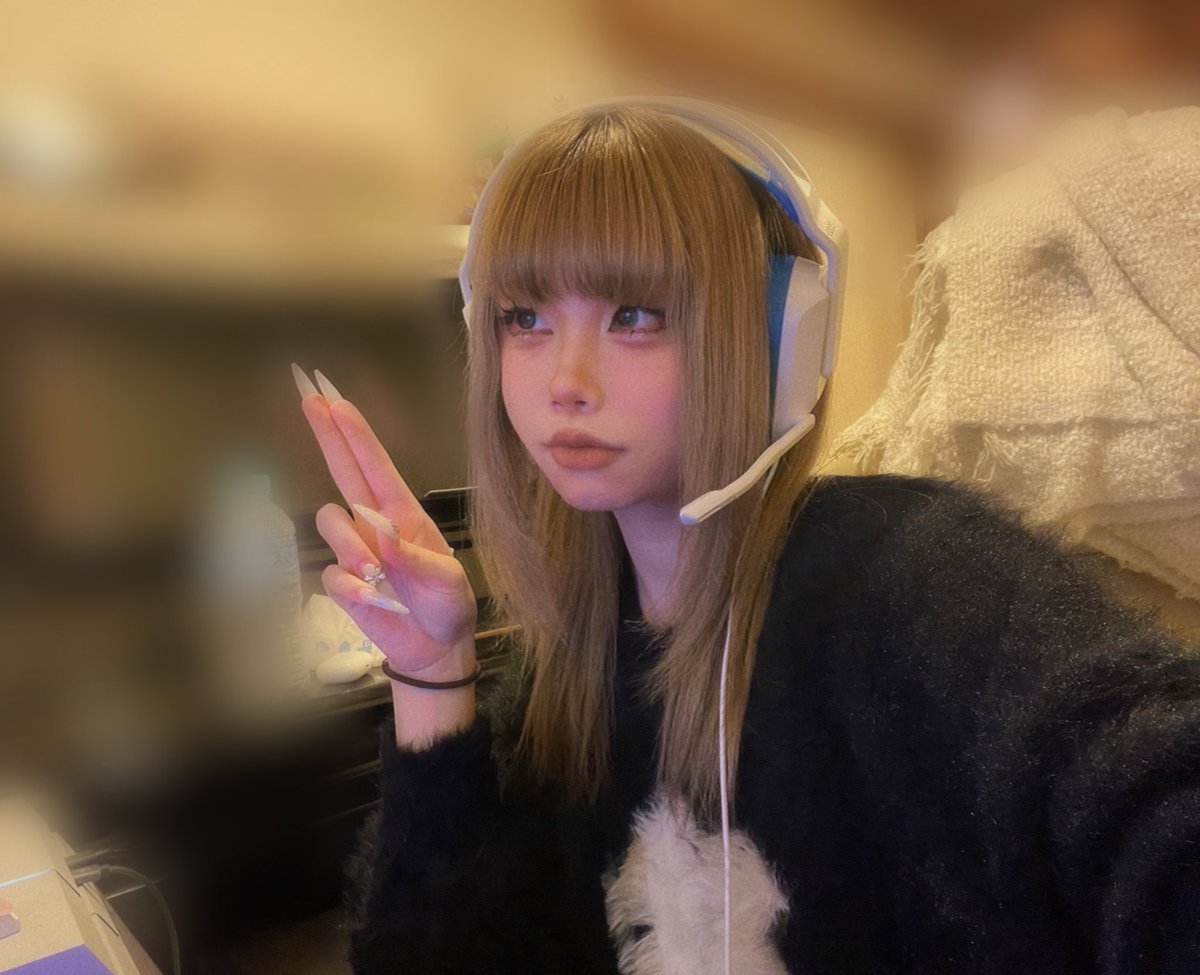 趣味はゲーム🎮
1日18時間やります
ごりんごりんのゲーマーですね