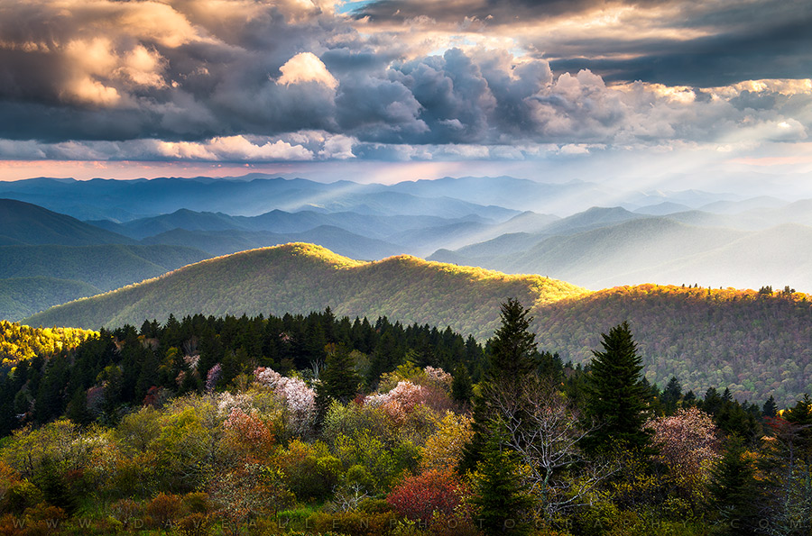 DaveAllenPhoto's tweet image. The Ridge - Sunlight breaks through some passing storms on a spring evening in the Blue Ridge Mountains of Western North Carolina.  Anyone seeing signs of spring where you are? Hope you enjoy the view and have a great day!  #photography 📷