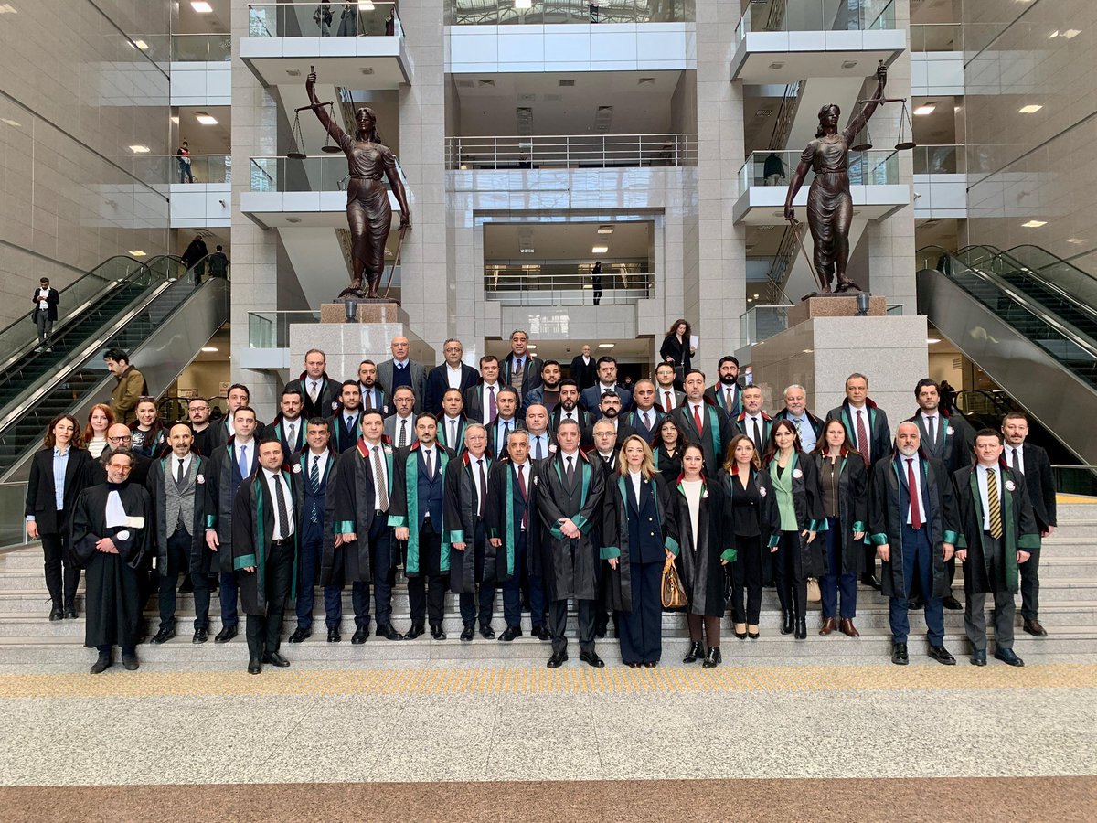 İstanbul Barosunun yanındayız.