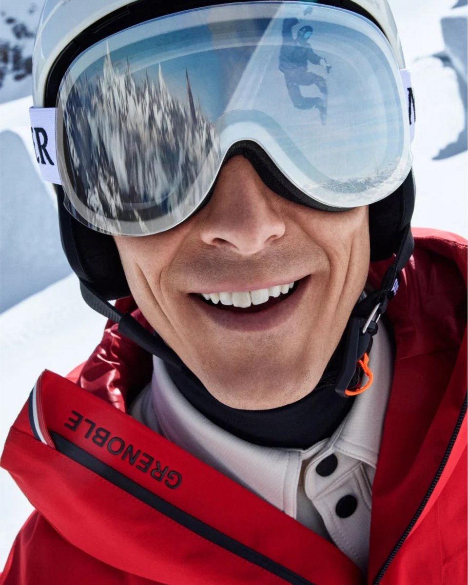 Warmth when you need it, breathability when you don’t. @moncler’s Grenoble Winter 24/25 collection is packed with Polartec® innovation, bringing performance and style to the slopes. The long-sleeve polo in Polartec® Power Grid™ it's moisture-wicking, and always in motion.