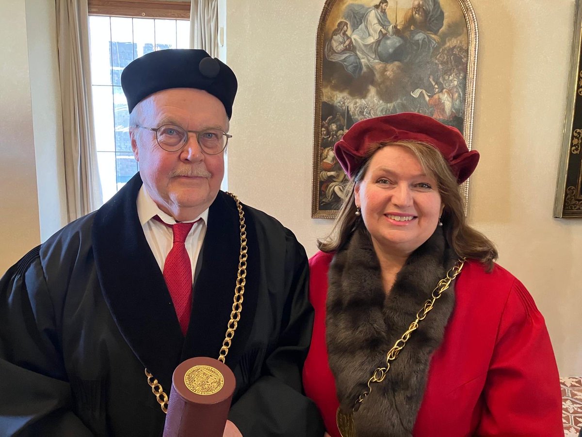 Pasi Tuominen (@tuominpa) on Twitter photo Strengthening the scientific cooperation between 🇫🇮 and 🇨🇿. Professor of Molecular Biology, M.D., Ph.D. Kari Jussi Hemminki was awarded the title of Doctor of Medical Sciences, h.c. <a href="/CharlesUniPRG/">Charles University</a>. Thank you for a nice ceremony <a href="/KralickovaM/">Milena Králíčková</a>. <a href="/FinEmbPra/">Finland in Prague</a> Strengthening the scientific cooperation between 🇫🇮 and 🇨🇿. Professor of Molecular Biology, M.D., Ph.D. Kari Jussi Hemminki was awarded the title of Doctor of Medical Sciences, h.c. <a href="/CharlesUniPRG/">Charles University</a>. Thank you for a nice ceremony <a href="/KralickovaM/">Milena Králíčková</a>. <a href="/FinEmbPra/">Finland in Prague</a>