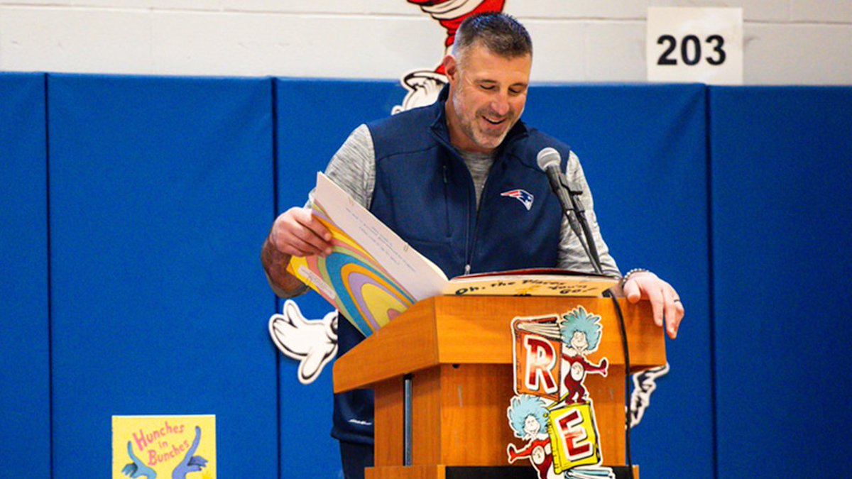 Patriots.com (@patriotsdotcom) on Twitter photo Patriots HC Mike Vrabel & RB coach Tony Dews read to elementary school students in Providence on Monday in a partnership between the Patriots Foundation, Dr. Seuss Enterprises, and Vrabel’s own 2nd & 7 Foundation. patriots.com/news/patriots-… via <a href="/ByAlFrancisco/">Alexandra Francisco</a> Patriots HC Mike Vrabel & RB coach Tony Dews read to elementary school students in Providence on Monday in a partnership between the Patriots Foundation, Dr. Seuss Enterprises, and Vrabel’s own 2nd & 7 Foundation. patriots.com/news/patriots-… via <a href="/ByAlFrancisco/">Alexandra Francisco</a>