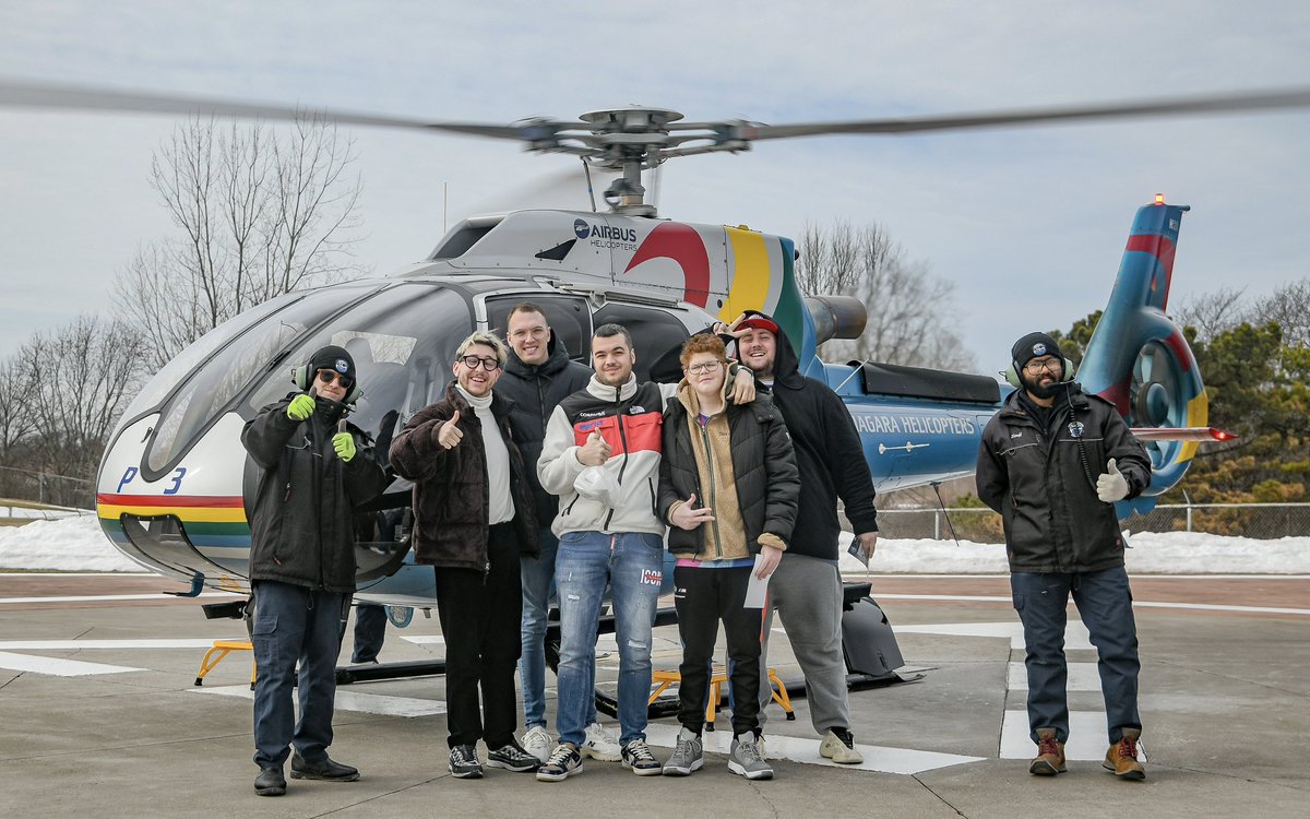 wffexperience's tweet image. Un souvenir inoubliable pour notre groupe de passionnés avec un vol au dessus des chutes du Niagara juste avant #WWERaw 😍