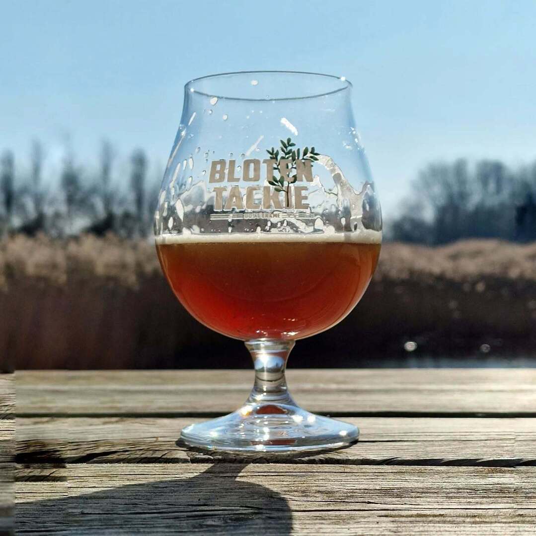 HopSaSam's tweet photo. Zomer: ennnn START! 🤩
Nen BLOTEN TACKIE met mispels 🍺
In 't zonneke op de erfgoedsite in Ename 🌞
🥰
#TheHopSaSamLab #HopSaSam #Oudenaarde #Belgisch #bier #Belgischbier #fieroponsbier #craftbeer #beers #goldmedal #winner #beer #madeinbelgium #brewing #beergeeks #beersnob #bee… https://t.co/g02Mxw7Q4N