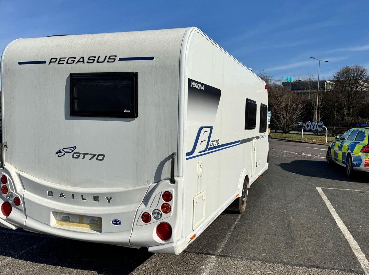 OPUWorcs's tweet image. #OPTRAMLINE - stopped this caravan being towed by a Mercedes car - no rear plate displayed, no towing mirrors - driver reported- caravan checked and confirmed not stolen. (3551)