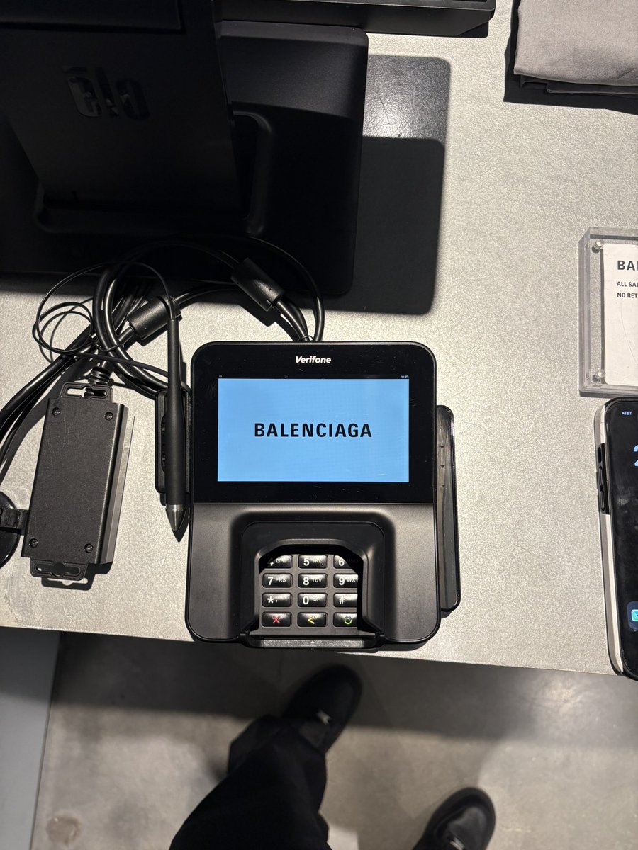 luxeprivee's tweet image. At Balenciaga, picking up for another client. 
#Balenciaga #ClientReady #LuxuryLifestyle