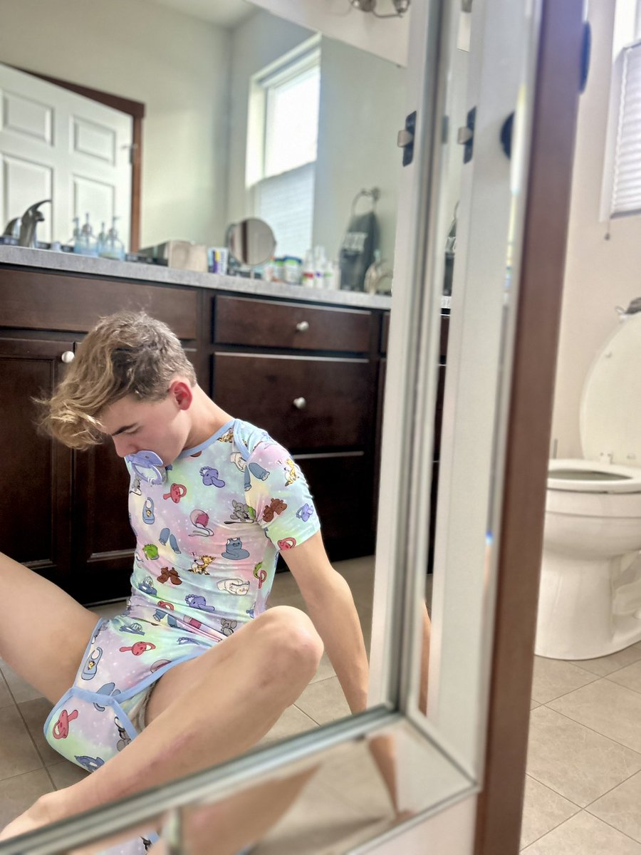 I don’t even remember what that seat is behind me 🤭 <a href="/LilComforts/">Lil Comforts</a>