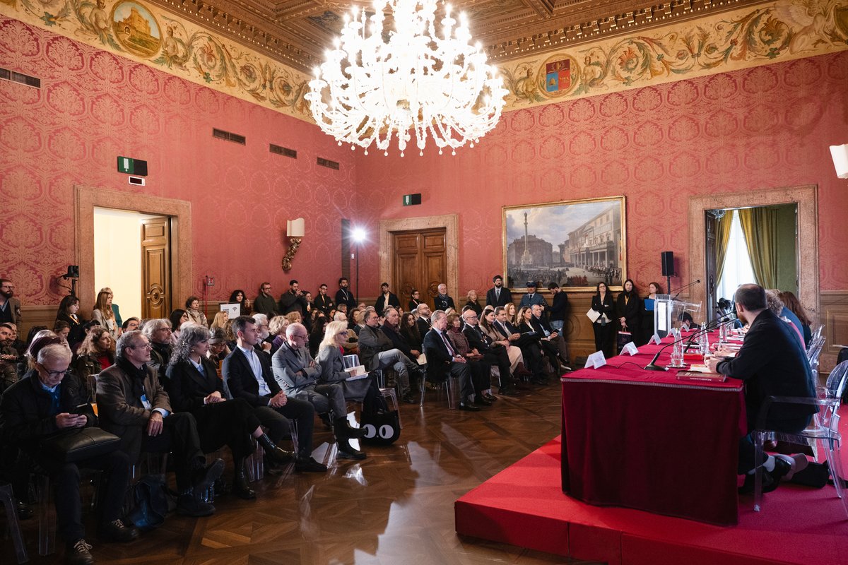 CommunityGroup_'s tweet image. 🎨&quot;Picasso lo straniero&quot; offre un viaggio unico tra oltre 100 opere.
💡Lavorare con Fondazione Roma significa creare continui ponti tra arte, cultura e territorio.

(C) Succession Picasso by SIAE 2025. Foto di Vinicio Ferri