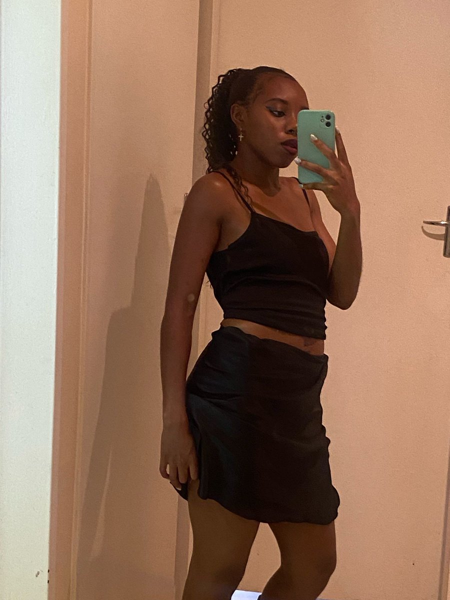 Snowy is busy and it's all for you!!
Bringing you the best, one song at a time.
#snowybhengu
#soulmusic,