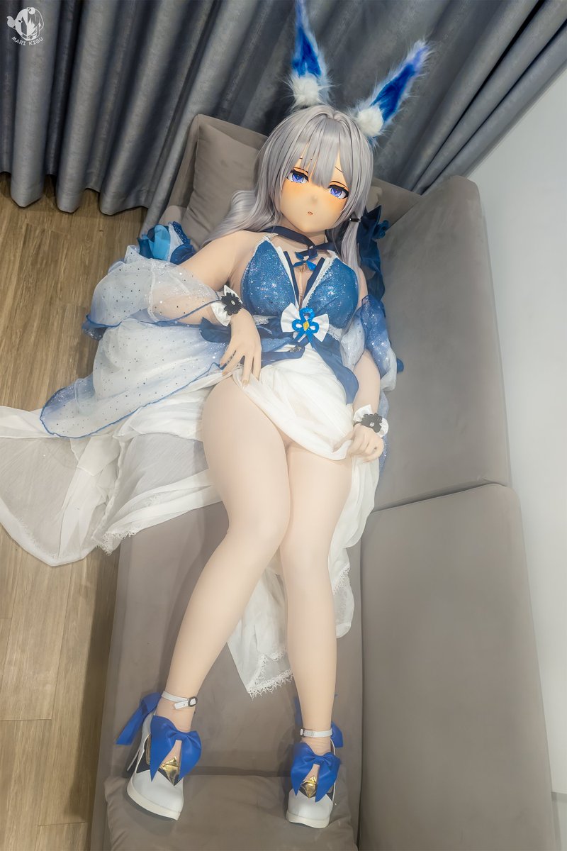 A little bit of service for the Commander

#Shinano
#AzurLane 
#kigurumi
#着ぐるみ
#キグルミ