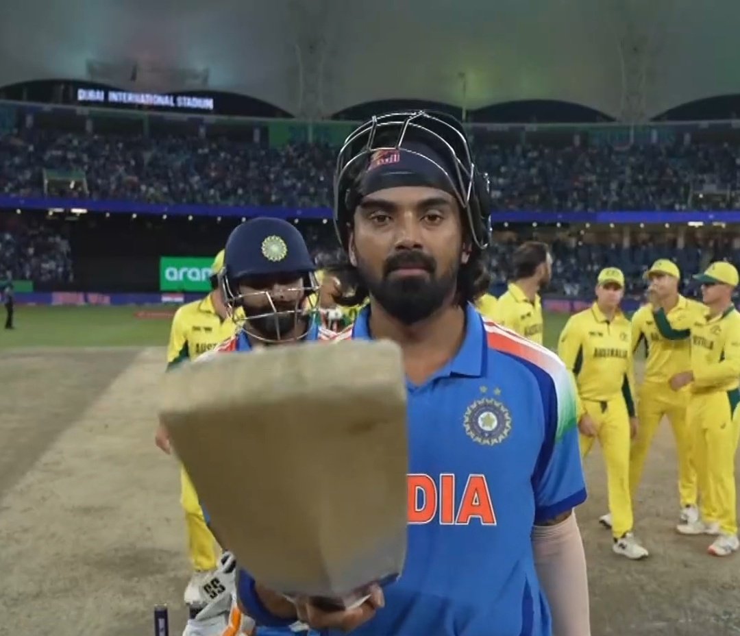 mufaddal_vohra's tweet photo. THE WINNING CELEBRATION BY KL RAHUL. 🥶 https://t.co/6Yro34CvQc