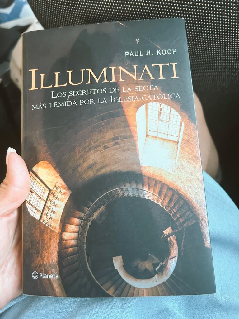 LaJousT's tweet photo. Me tardé mío años en terminar el último libro 🙄

Pero ya llegamos al #10

No es mi estilo, pero una buena recomendación no se deja pasar. https://t.co/zs4nzpToKs