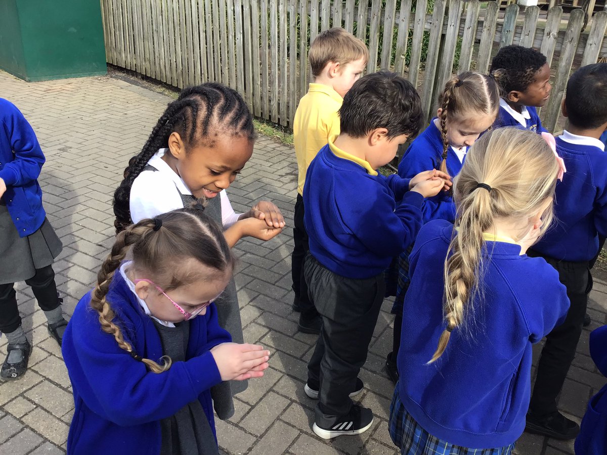 CanonYearOne's tweet image. We then covered the beads with our hands to see if they changed back to normal, and they did. The colour went away because the UV rays could not get to the beads. #CSPSScience @CanonSharples @LT_Trust @Cornerstonesedu 🌞