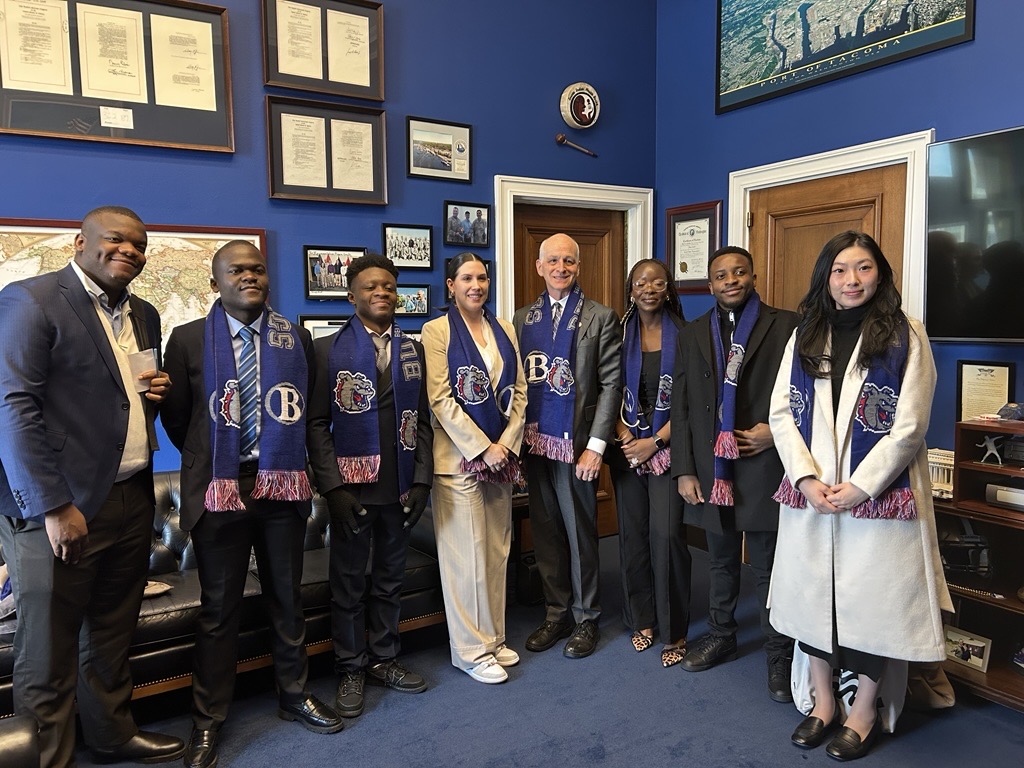 Today, I met with the @bellevuecollege Associated Student Government who spoke with me about funding to higher education, student opportunities, and collegiate programs across our state. Appreciate you being here.