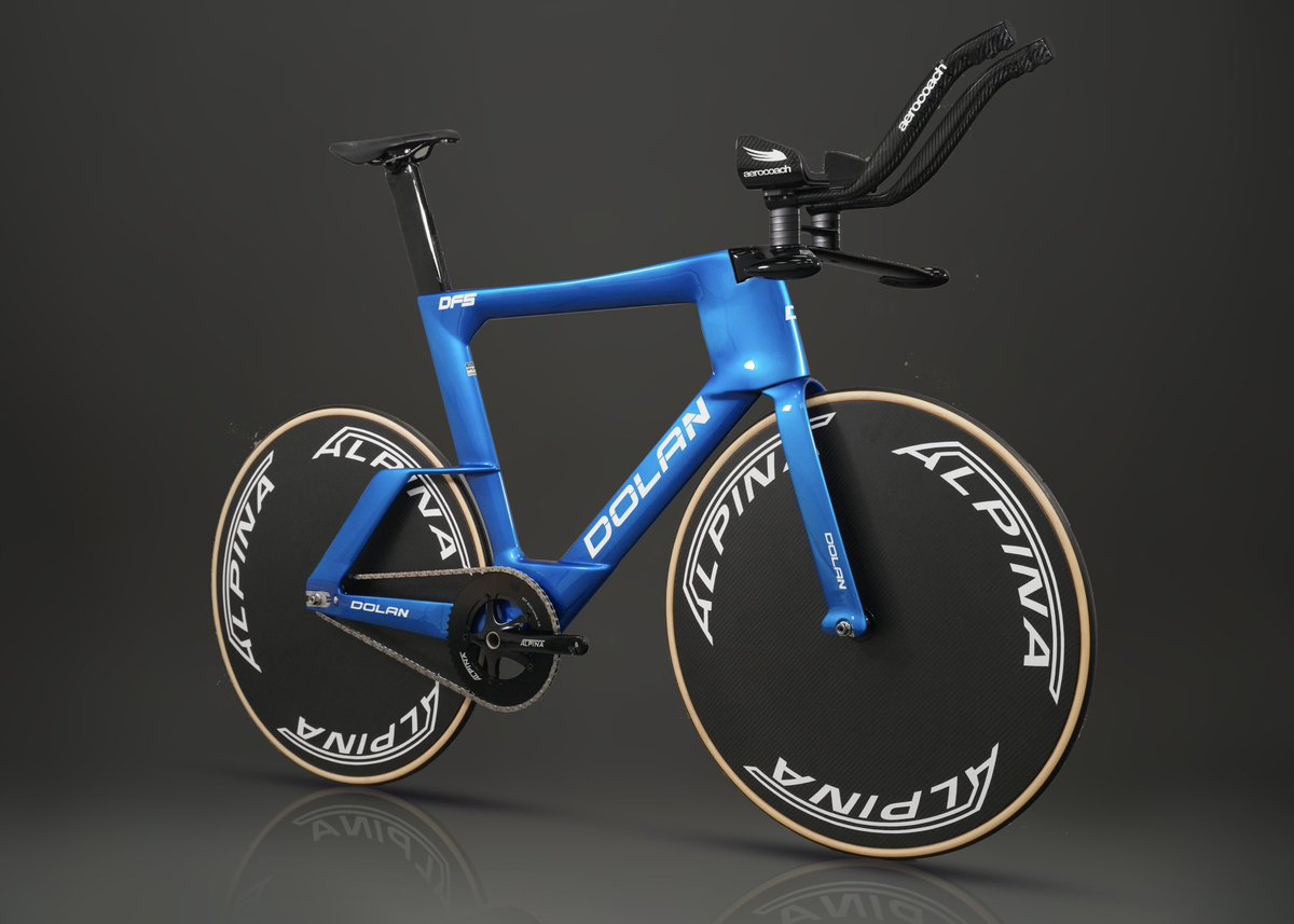 DF5 gleaming under the lights 🔥
.
.
#cycling #cyclinglife #cyclist #cyclingphotos #cyclingpics #cyclingapparel #cyclinglifestyle #cyclingculture #cyclingstyle #bicycle #bicycles #bicycling #bicycleporn #cyclingporn #cyclingshot #cyclingpassion  #dolanbikes #dolan #mydolan