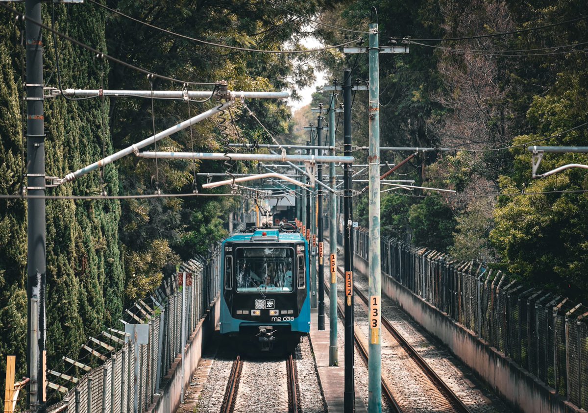 🚆 El Tren Ligero: eficiencia energética que mueve a miles con poca energía ⚡🌱

🌎 Hoy, 5 de marzo, conmemoramos el Día Mundial de la Eficiencia Energética, una fecha clave para reflexionar sobre cómo usamos la energía y cómo podemos optimizar su consumo.

El Tren Ligero de la