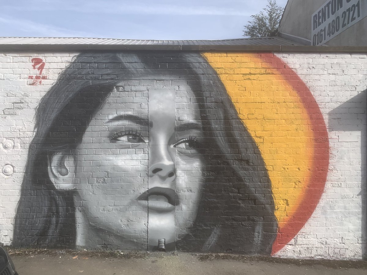 PicOneArt's tweet image. Beautiful to be back out painting in the sunshine and I wanted to do a piece to somewhat reflect that.
Painted for the fantastic Grit Studios in Stockport @peoplewithgrit - thank you for having me over!
#GritStudios #Stockport #StockportStreetArt