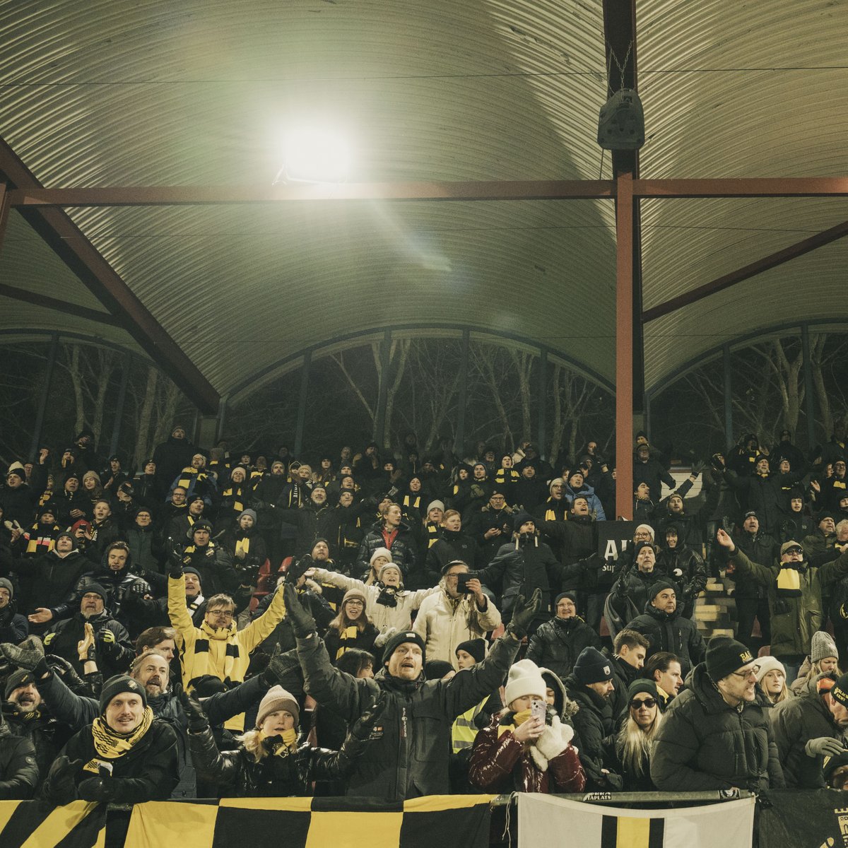 Var med och fyll Skytteholms IP! Damallsvenskan 2025 närmar sig med stormsteg – och nu på fredag kl 12:00 sker biljettsläppet till hemmapremiären mot Linköping FC.

📬 Missa inte att du som årskortsinnehavare just nu har förtur till köp av extrabiljetter, kika i din mail-inkorg.