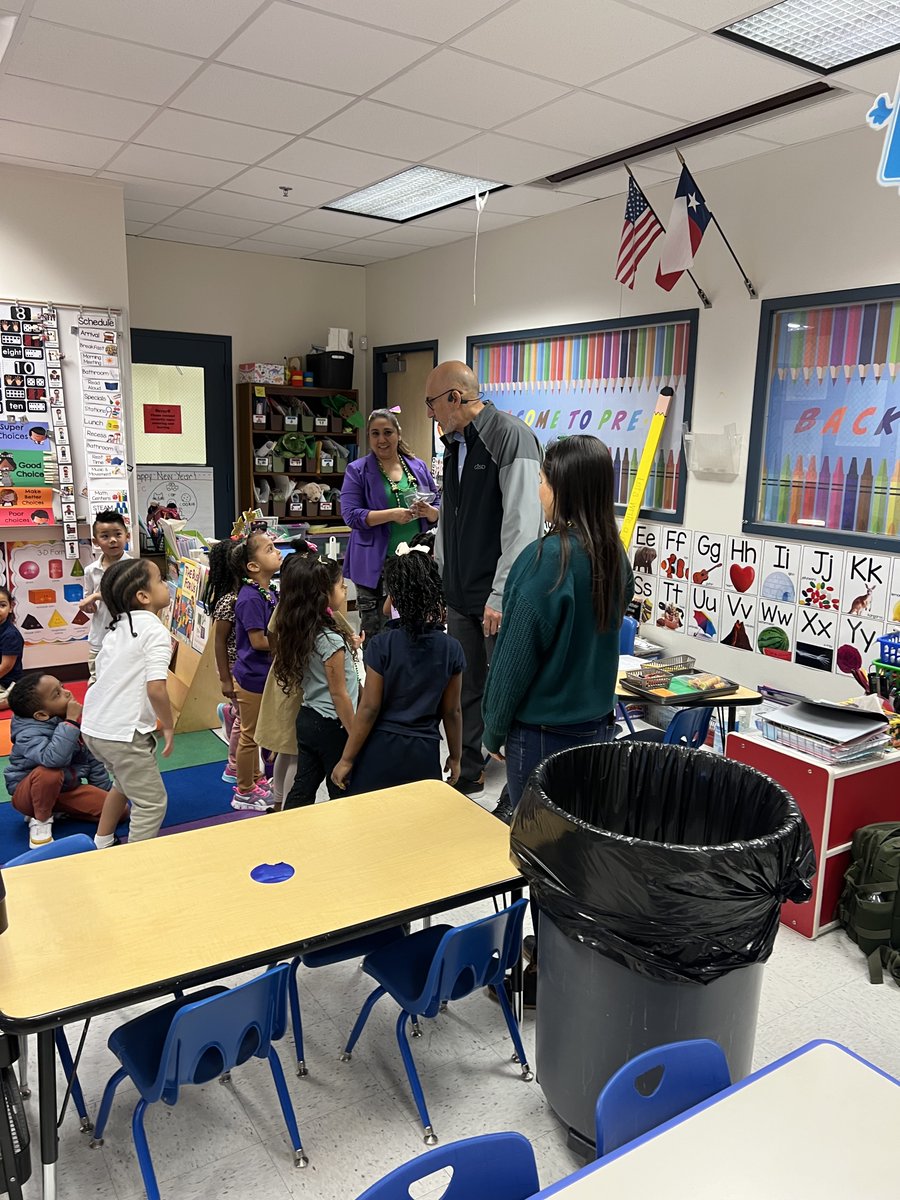 Back Elementary (@back_bulldogs) on Twitter photo Thank for Dr. Lopez for stopping by to make sure all of our Bulldogs made it to school safely this morning! <a href="/gisdnews/">Garland ISD</a> <a href="/drlopez23/">Ricardo Lopez</a> #GISDUnmatched Thank for Dr. Lopez for stopping by to make sure all of our Bulldogs made it to school safely this morning! <a href="/gisdnews/">Garland ISD</a> <a href="/drlopez23/">Ricardo Lopez</a> #GISDUnmatched