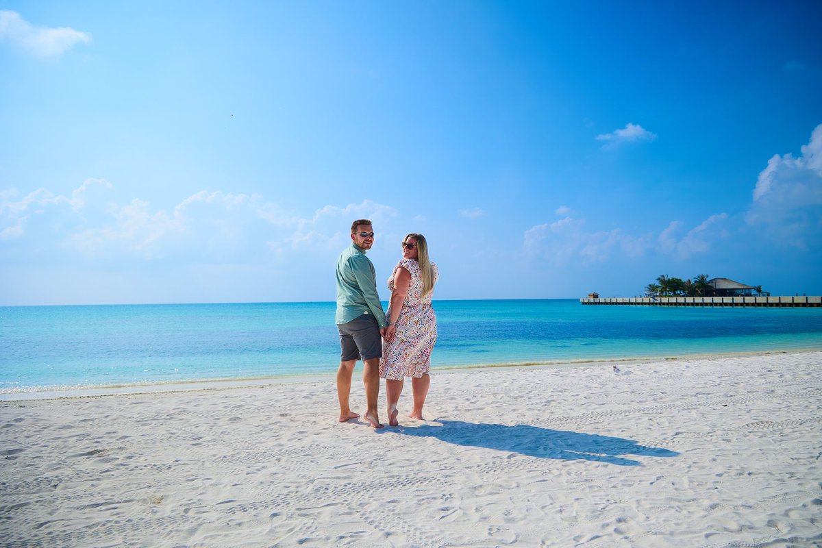 Jamie_D_Harvey's tweet photo. What an incredible place @jawakaramv was to spend our 20th wedding anniversary last month.  

Take me back! 🌞🌴😍 https://t.co/8SOmcfrkdG