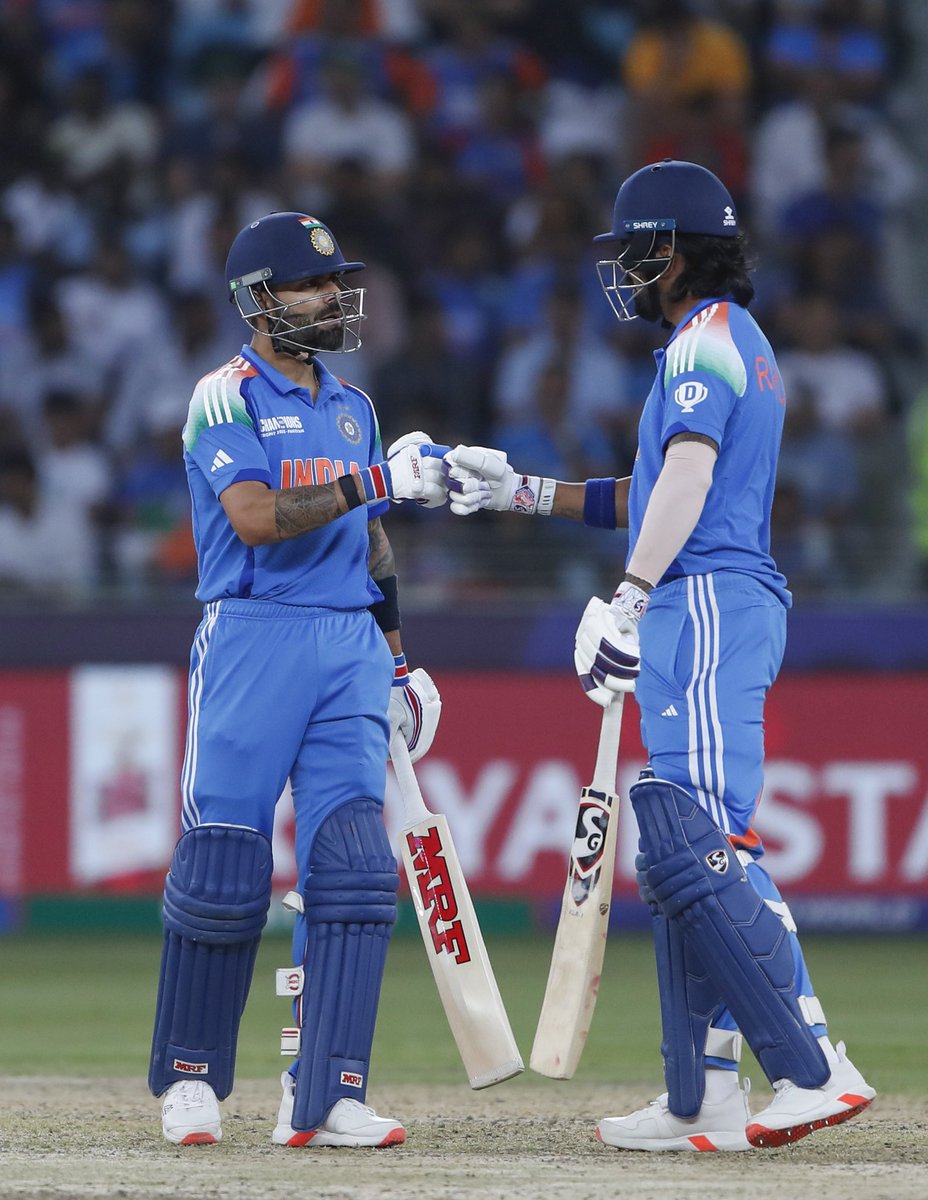#RoKo को अब रोक कर दिखाओ 🏏
दुनिया के सबसे बड़े 'चेज मास्टर' विराट कोहली
की बेमिसाल बेहतरीन शानदार और यादगार पारी!!!! 🇮🇳🇮🇳

Virat Kohli | Rohit Sharma | Hardik Pandya | IndvsAus | Australia
#IndvsAusSemifinal #INDvsAus #ICC #ChampionsTrophy2025 #ViratKohli #HardikPandya #KLRahul