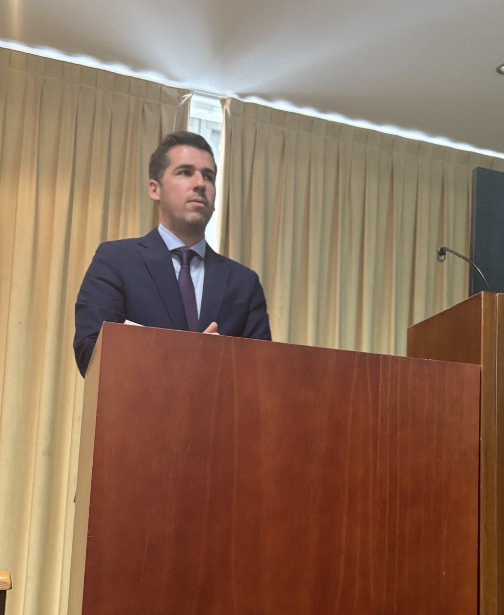 UronefroHUVR's tweet photo. Hoy ha defendido su tesis doctoral Pablo Pedraza de forma brillante. Proyecto que aporta evidencia a un tema tan controvertido como es el tratamiento de las pequeñas masas renales. Enhorabuena doctor. https://t.co/15eNjJJ9FD