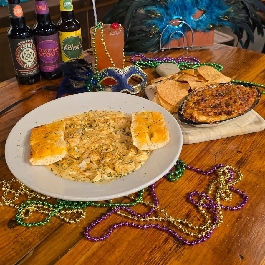 #HappyMardiGras 💚💛💜 DON'T ask us how we got these beads. DO ask us about fish specials <a href="/Schlafly/">Schlafly Beer</a> Bottleworks. 🦀🍤 They're available Ash Wednesday through Easter! 🐣🐰
👑⚜️
#FishAndChips
#CatfishPoBoy
#GarlicShrimpLinguine
#CrabDipAppetizer
#ClamChowder
🌀🍹
And don't forget