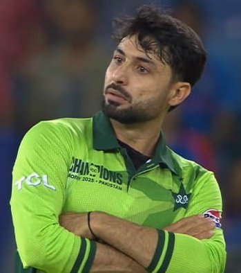 Avni_Pandit1's tweet photo. No final in Pakistan
🔸People living in slums of old Hyderabad and those living in Pakistan are in shock today
#INDvsAUD
😂😂😂😂 https://t.co/88yfeukRqH