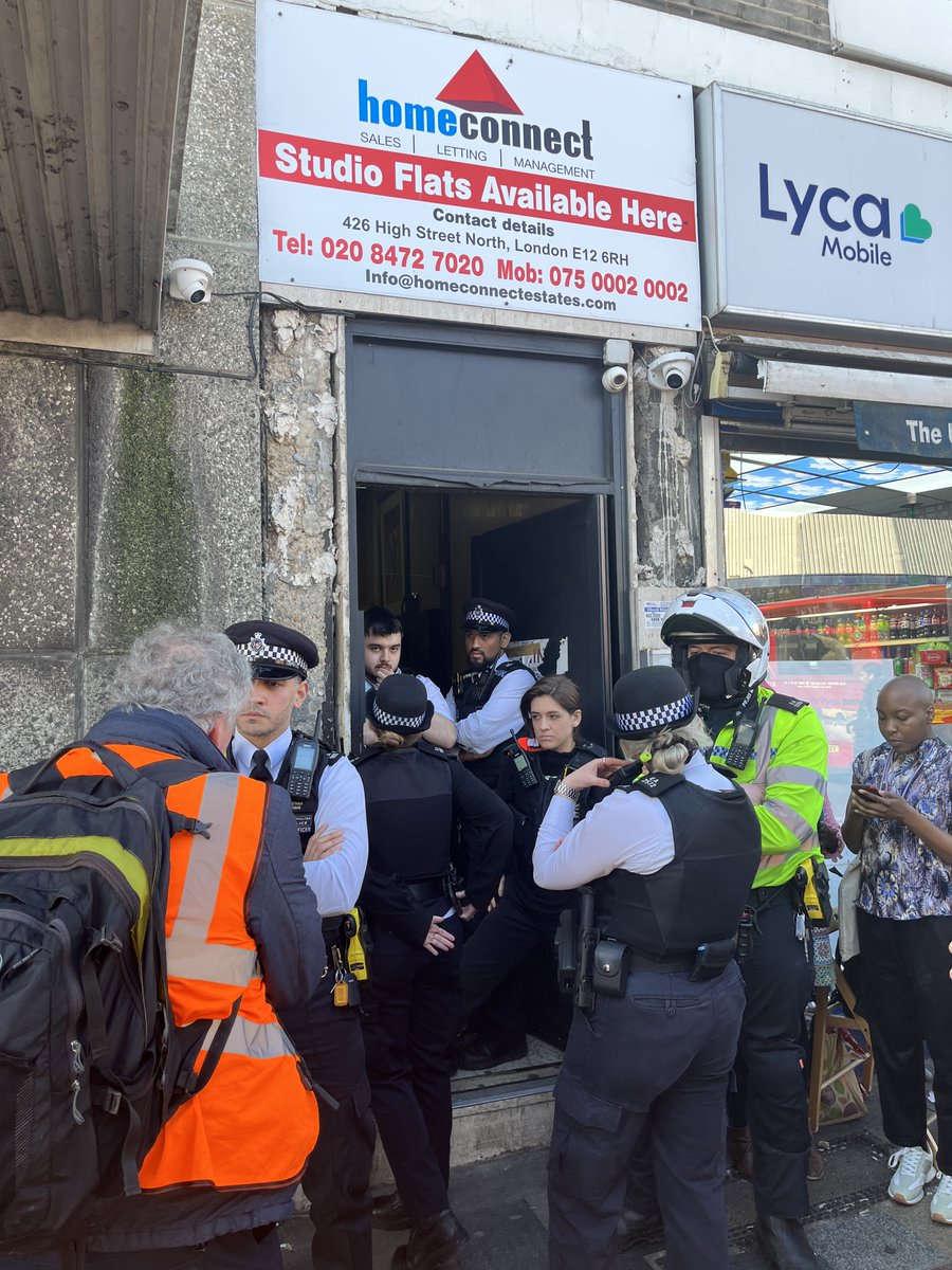 💥 EVICTION STOPPED!

💪 After 7 HOURS standing our ground, defending multiple entrances, we sent the bailiffs and the police packing - defending our members from being evicted from their homes.

Together, we have the power to stand up to the rich and win.