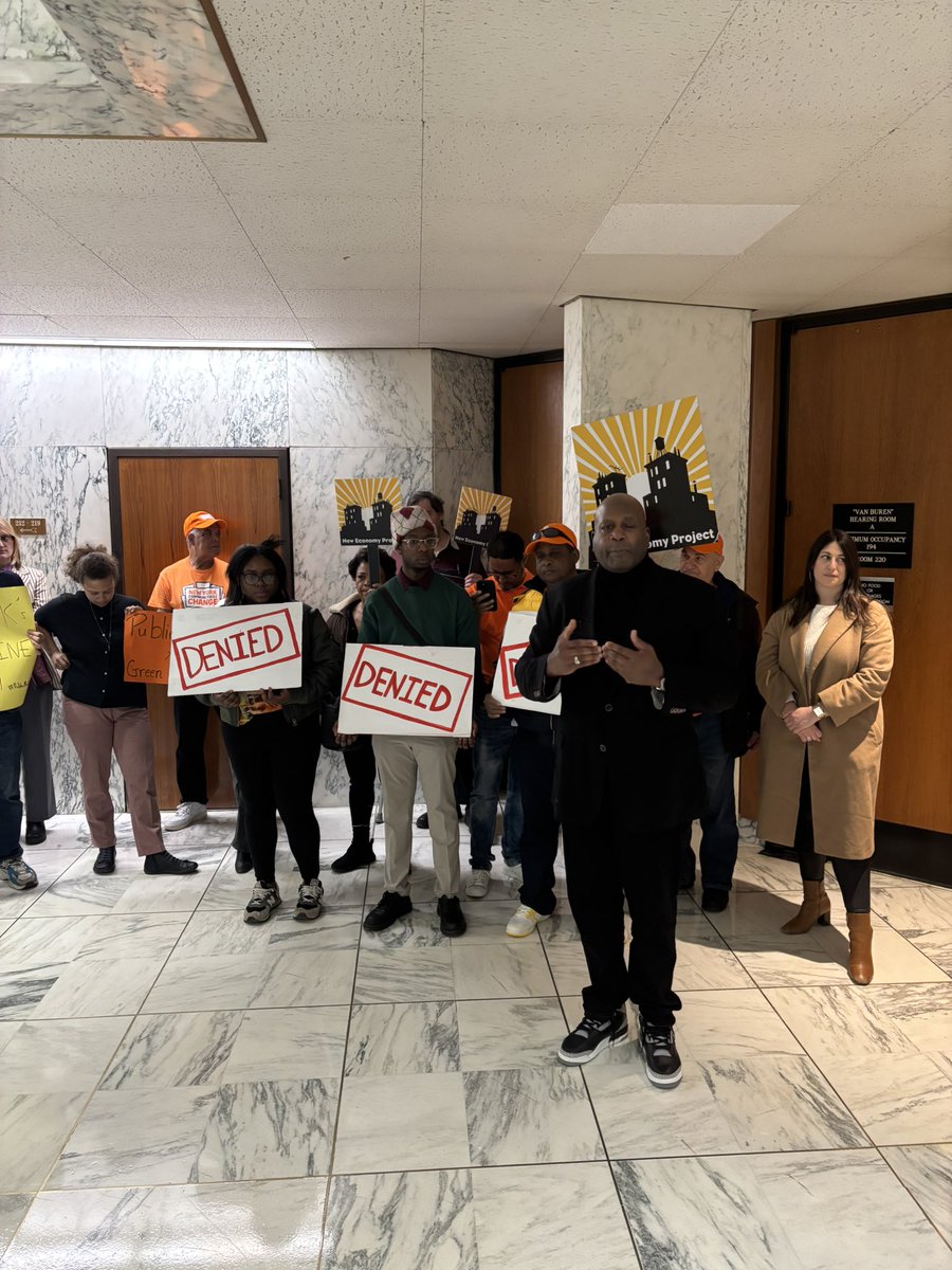 New Economy Project (@neweconomynyc) on Twitter photo “Are we financing our own displacement? When these private banks enjoy our deposits but swindle us by charging us higher interest rates, higher mortgage rates, we know its time for a #PublicBank!”—<a href="/ALBERTSCOTT718/">Albert Scott</a> with the <a href="/EastNewYorkCLT/">East New York CLT</a> advocating for Public Banking! “Are we financing our own displacement? When these private banks enjoy our deposits but swindle us by charging us higher interest rates, higher mortgage rates, we know its time for a #PublicBank!”—<a href="/ALBERTSCOTT718/">Albert Scott</a> with the <a href="/EastNewYorkCLT/">East New York CLT</a> advocating for Public Banking!
