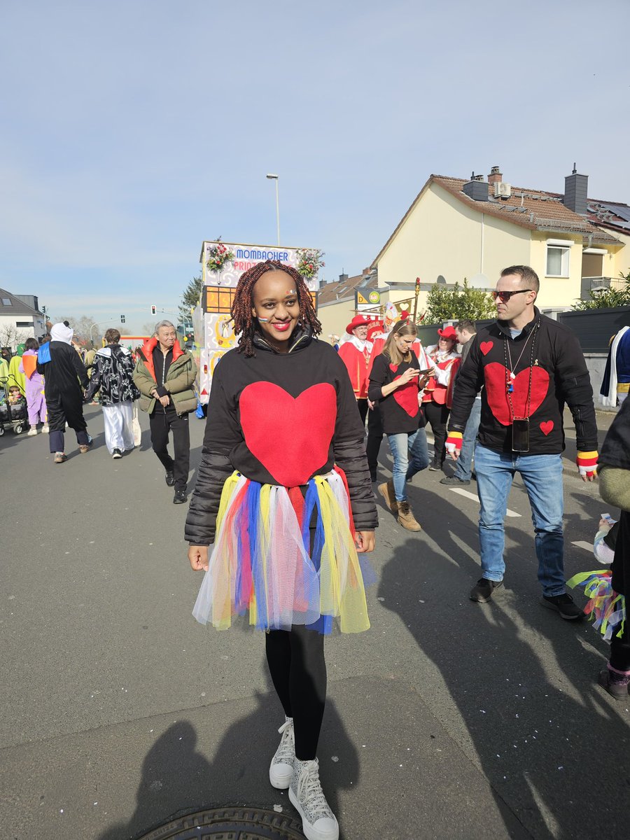 itssation's tweet image. I have become “Germanized ” because what’s this i am doing on a Tuesday afternoon? Attending Karneval. Helau 😅