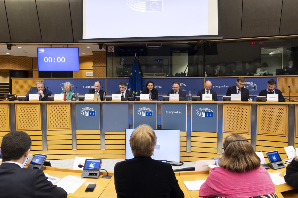 Irene Tinagli (@itinagli) on Twitter photo Ieri si è tenuta la prima riunione della #CommissioneCasa. Il confronto, anche con i Commissari <a href="/DanJoergensen/">Dan Jørgensen</a> e <a href="/RaffaeleFitto/">Raffaele Fitto</a>, si è focalizzato sulle risorse necessarie per affrontare la #crisiabitativa in Europa, ottimizzando ove possibile quelle già disponibili.
#socdem Ieri si è tenuta la prima riunione della #CommissioneCasa. Il confronto, anche con i Commissari <a href="/DanJoergensen/">Dan Jørgensen</a> e <a href="/RaffaeleFitto/">Raffaele Fitto</a>, si è focalizzato sulle risorse necessarie per affrontare la #crisiabitativa in Europa, ottimizzando ove possibile quelle già disponibili.
#socdem