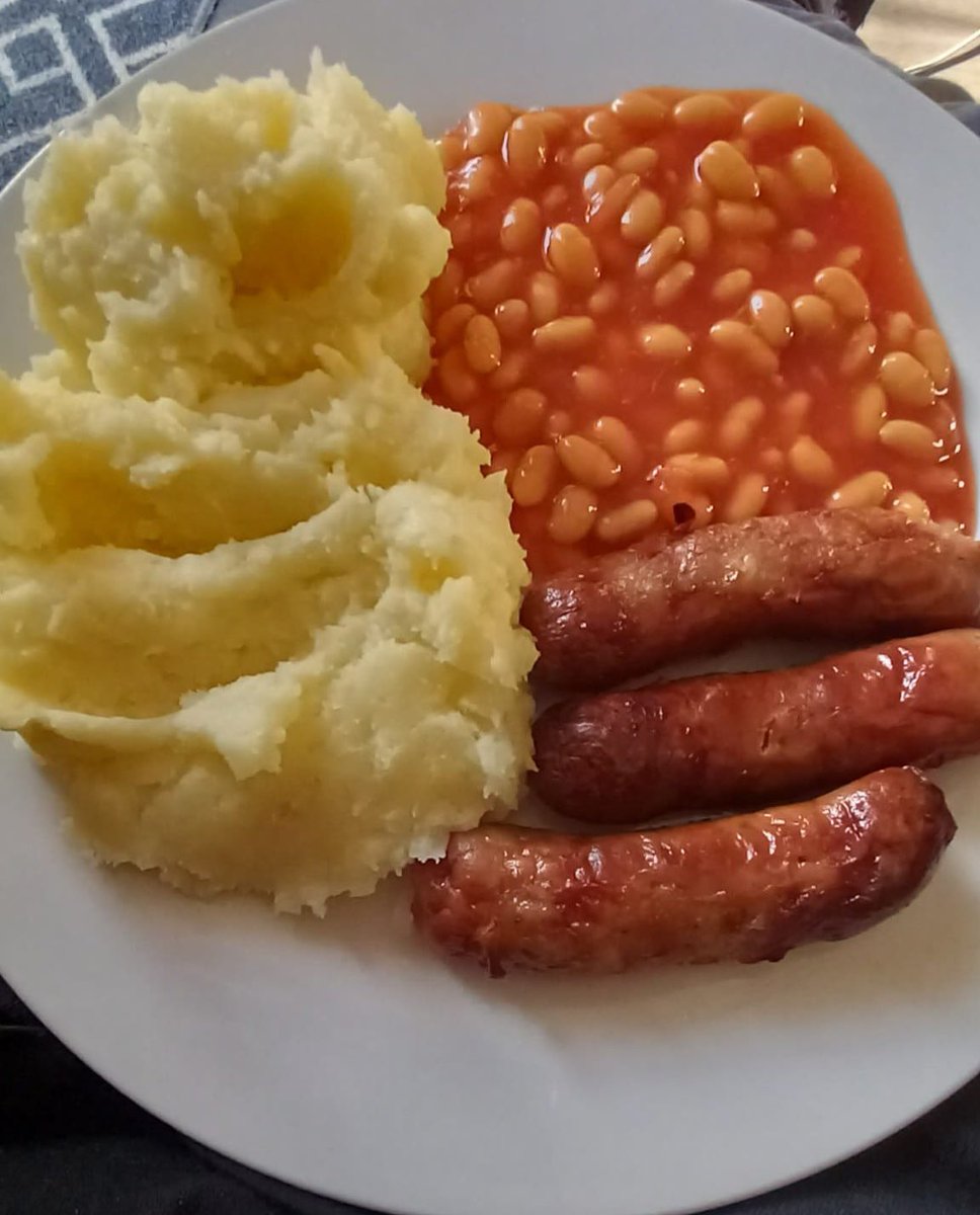 Dinner with Beans 🍽️ tweet media