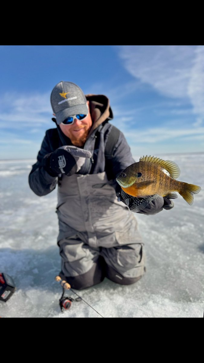 brobull's tweet image. Happy Mardi Gras / Fat Tuesday ‘ March Madness Season Everyone’ Good Luck Anglers’ B👍🎣🥶 @HumminbirdFish  #catchthemonkey #RAZRIceAugers #RAZR #FishMonkeyGloves #icefishing #life #March #madness  #MarchMadness , B🎣🥶👍👊💯😳